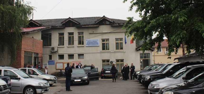 Asigurarea Sănătății Bătrânilor: Echipamente Medicale pentru Centrele DGASPC Gorj